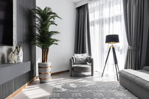 simply comfort in missoni top floor with sea canal and burj khalifa views