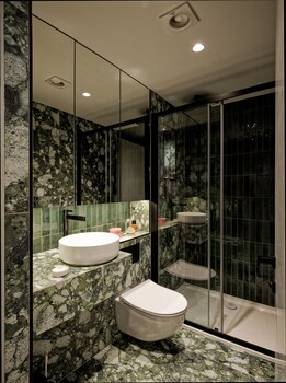 Notting Hill Hyde Park Apartments,,3 star