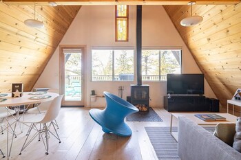 Dog Friendly A-Frame Hot Tub Nature Views,,2 star