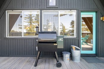 Dog Friendly A-Frame Hot Tub Nature Views,,2 star