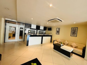 The Royal City Hotel,,3 star