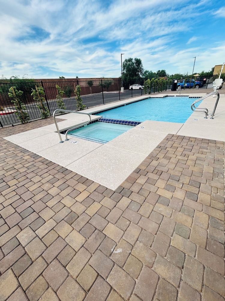 la quinta inn and suites by wyndham phoenix west glendale