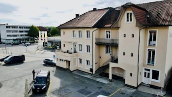 Zimmerzuvermieten.Ch Lengnau Be,,2 star