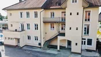 Zimmerzuvermieten.Ch Lengnau Be,,2 star