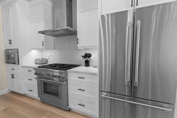 Pine Meadow,801 Pine Meadow Ct,2 star