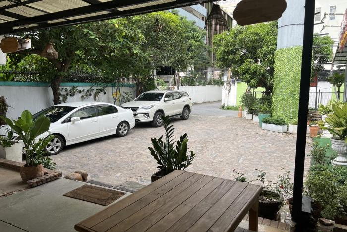 orchid hostel near bumrungrad hospital and nana market