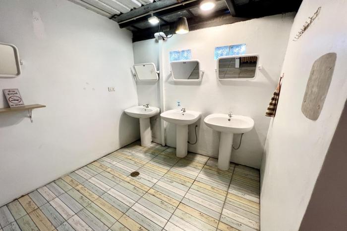 orchid hostel near bumrungrad hospital and nana market