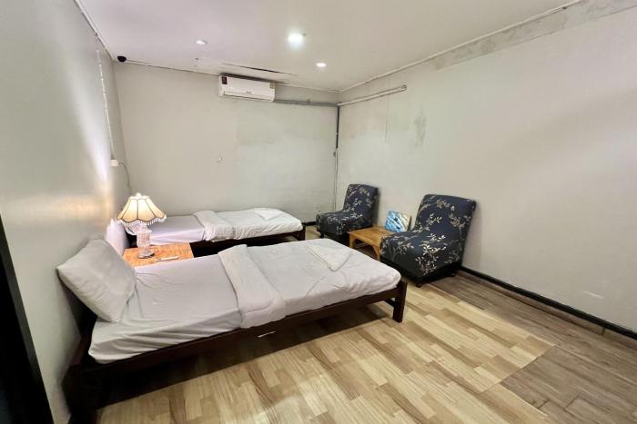 orchid hostel near bumrungrad hospital and nana market