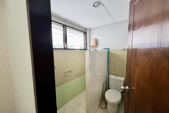 orchid hostel near bumrungrad hospital and nana market
