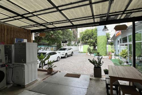 orchid hostel near bumrungrad hospital and nana market