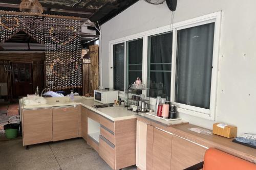 orchid hostel near bumrungrad hospital and nana market