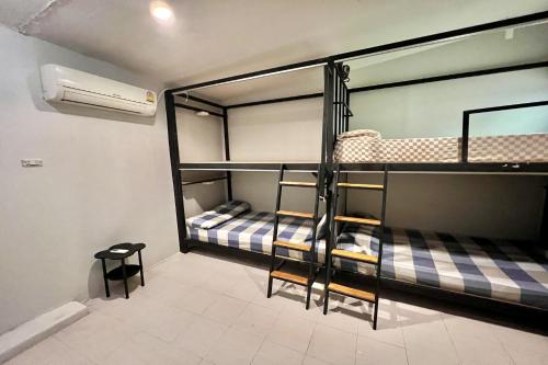 orchid hostel near bumrungrad hospital and nana market