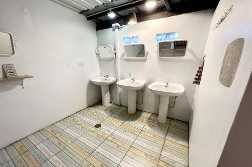 orchid hostel near bumrungrad hospital and nana market