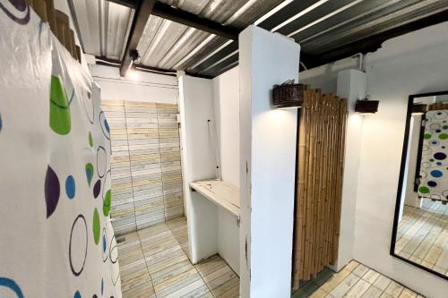 orchid hostel near bumrungrad hospital and nana market