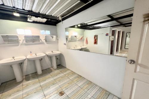 orchid hostel near bumrungrad hospital and nana market