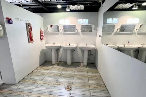 orchid hostel near bumrungrad hospital and nana market