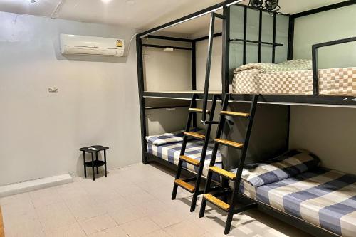 orchid hostel near bumrungrad hospital and nana market