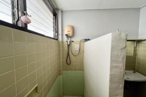 orchid hostel near bumrungrad hospital and nana market