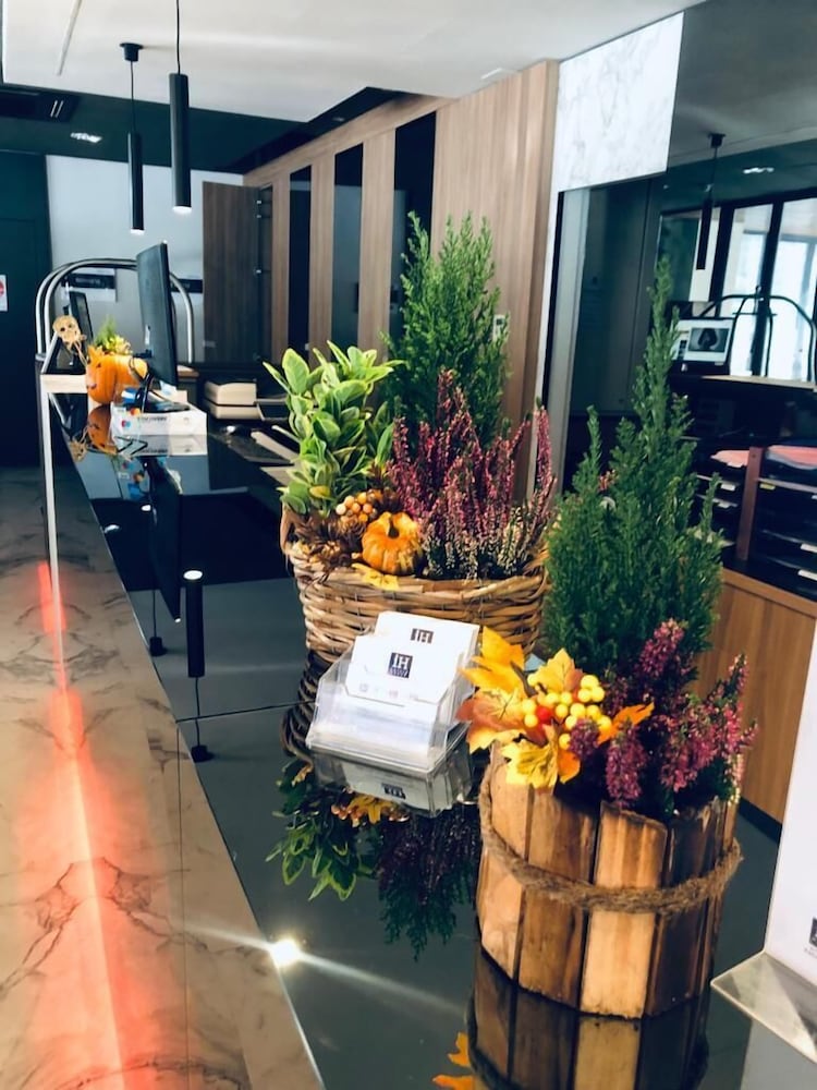 jr hotels bologna amadeus