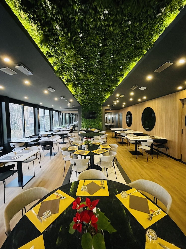 jr hotels bologna amadeus