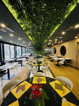 jr hotels bologna amadeus