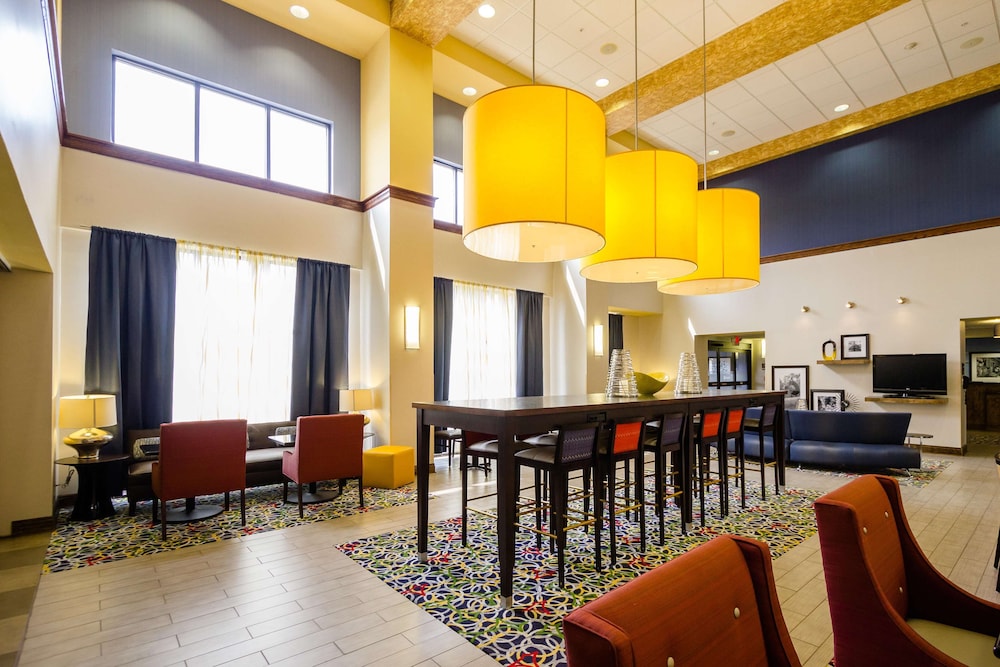 hampton inn and suites natchez