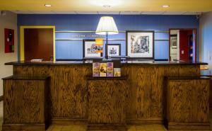 hampton inn and suites natchez