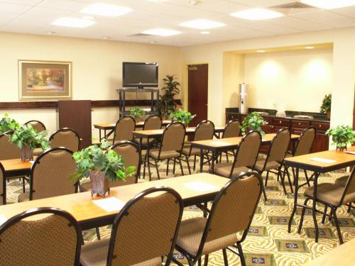 hampton inn and suites natchez