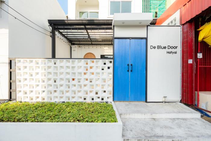 de blue door