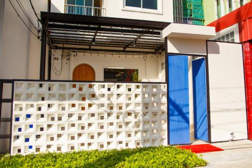 de blue door