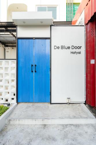 de blue door