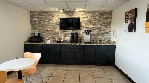 studio 6 suites urbana il