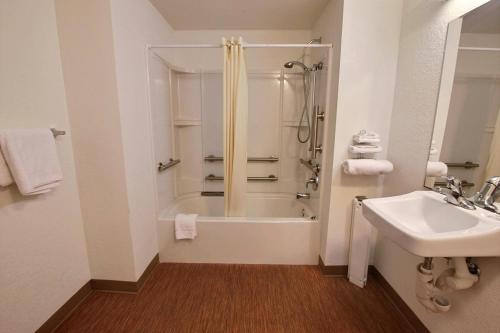studio 6 suites urbana il