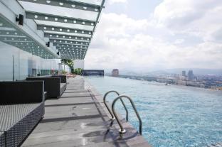 regalia residence kl infinity pool