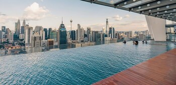 regalia residence kl infinity pool