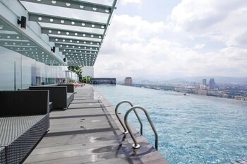 regalia residence kl infinity pool