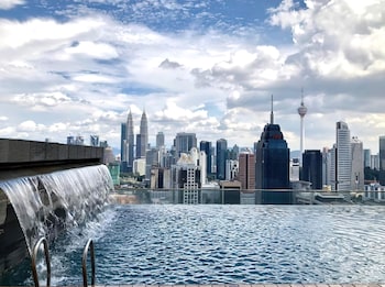 regalia residence kl infinity pool