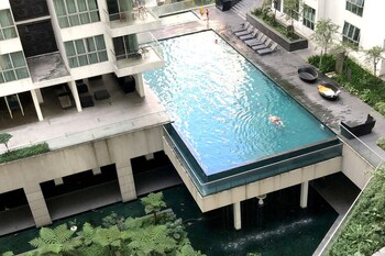 regalia residence kl infinity pool
