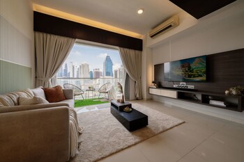 regalia residence kl infinity pool