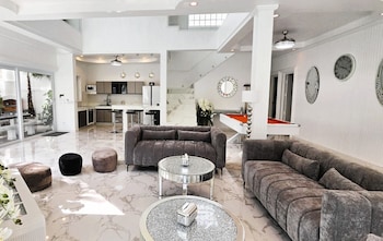 nebuland luxury pool villa pattaya walking street