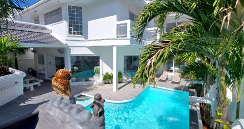 nebuland luxury pool villa pattaya walking street