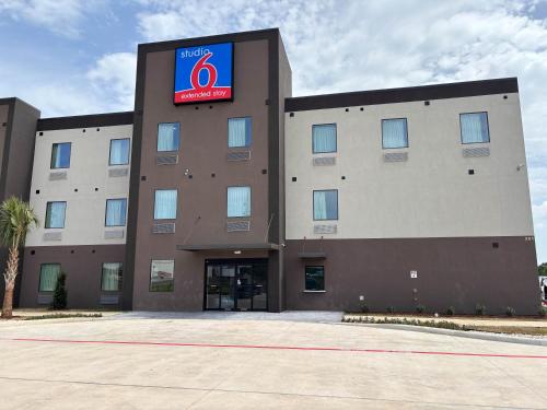 studio 6 giddings tx