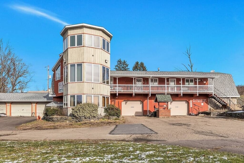 red barn village apartments