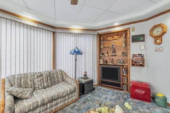 red barn village apartments