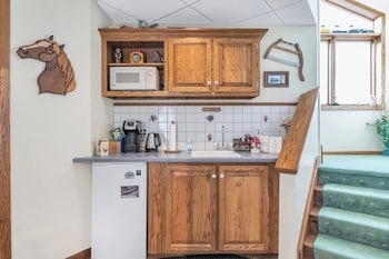 red barn village apartments