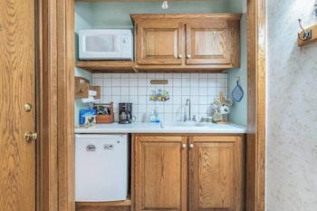 red barn village apartments