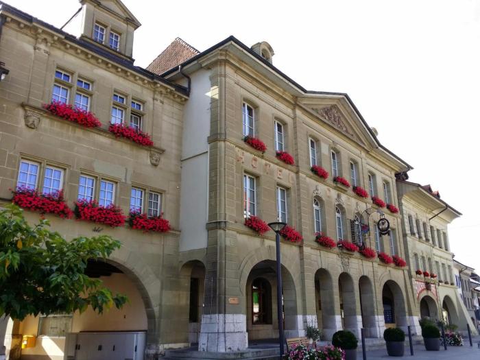 hine adon avenches