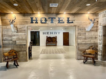 The Hotel Henry,515 3Rd St,2 star