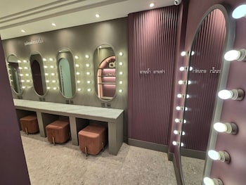 arni her ladies hotel