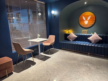 arni her ladies hotel